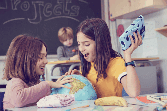 Revolución sostenible en la vuelta al cole: cómo un colegio puede ahorrar 317.000 m² de residuos al año y una familia hasta 170€ por niño con envoltorios reutilizables