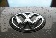 Volkswagen pone «caballos» bajo suscripción: el coche conectado abre un nuevo debate
