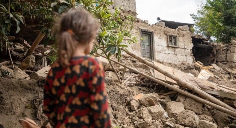 Terremoto en Afganistán: Las mujeres y las niñas se enfrentan al desastre