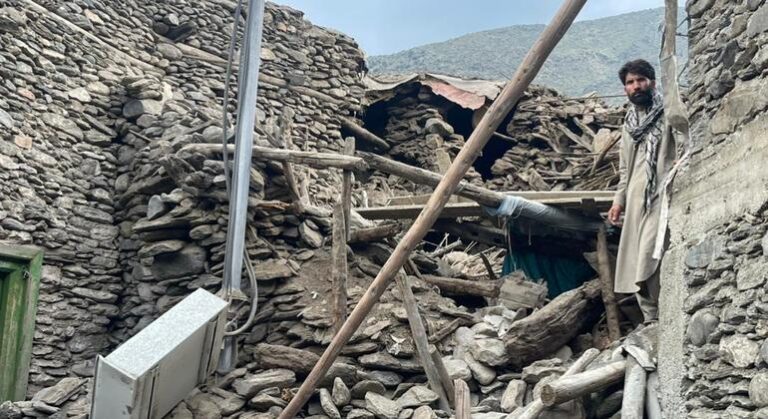 En Afganistán, continúan los trabajos para asistir a los sobrevivientes del terremoto en un terreno de difícil acceso