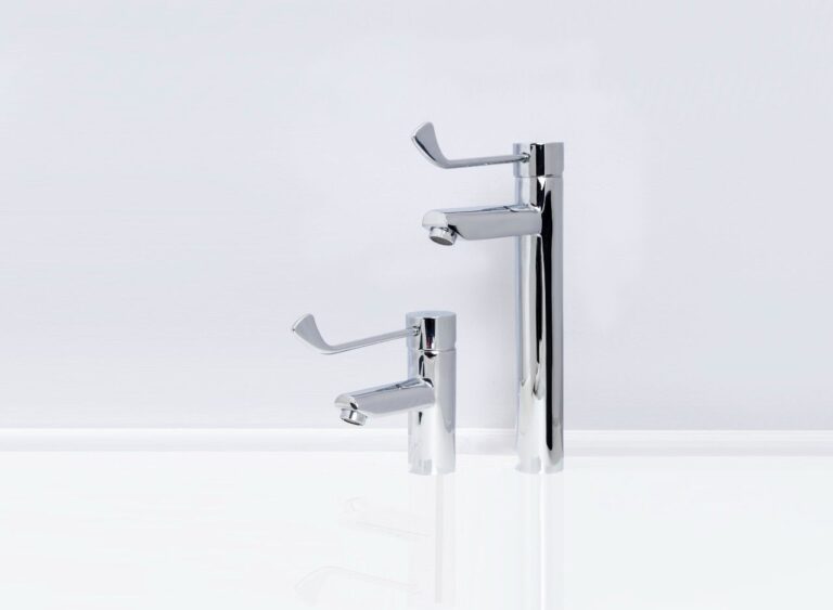 El baño accesible también puede ser eficiente: claves técnicas para reducir el consumo de agua