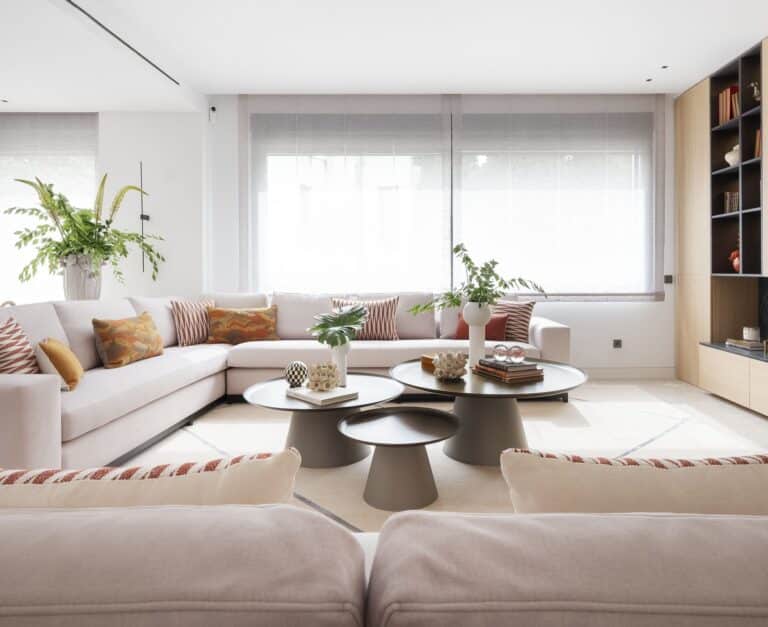 Cojines con diseño, textura y confort: los imprescindibles para redecorar cualquier rincón este otoño