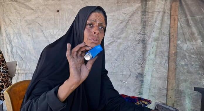 Asfixiados en Gaza: la crisis sanitaria se agrava mientras las familias queman plástico para obtener combustible
