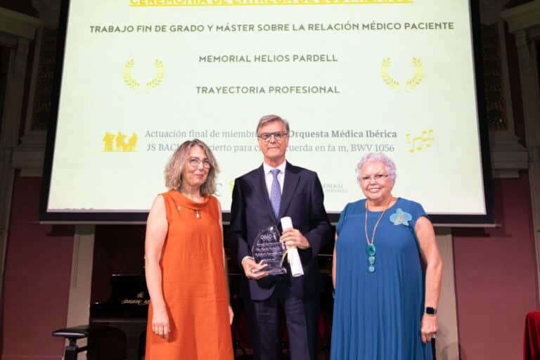 El neurólogo de Policlínica Gipuzkoa, Gurutz Linazasoro, recibe el Premio a la Trayectoria Profesional de la Organización Médica Colegial