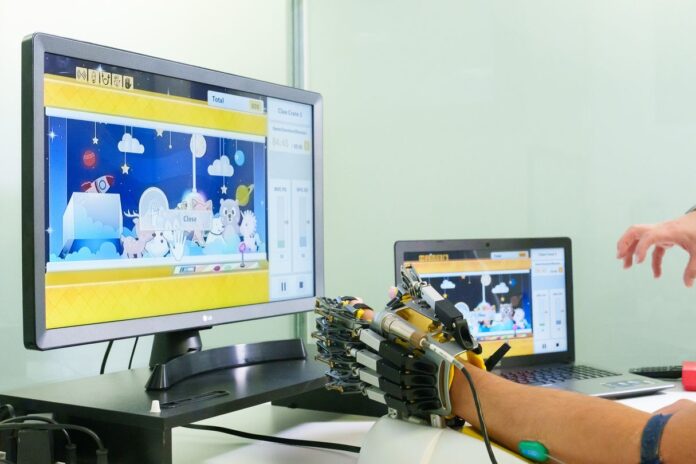 "El éxito de la neurorrehabiltación robótica está en integrar la tecnología dentro de un plan terapéutico individualizado y con la implicación activa del paciente", Sara García Delgado, fisioterapeuta del Hospital Quirónsalud Bizkaia 