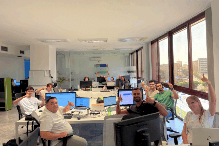 Media Interactiva avanza hacia la semana laboral de 4 días con su nuevo plan ‘Los Viernes al Sol’