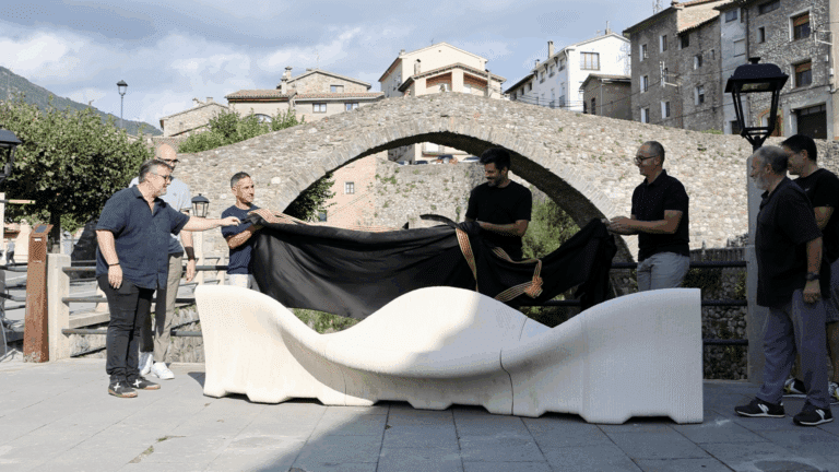 La tecnología pionera de ARIDDITIVE en el primer banco de hormigón imprimido en 3D en La Pobla de Lillet