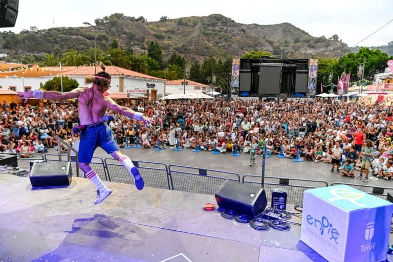 El Festival En Pie transforma Teror con arte, circo y 10.000 asistentes