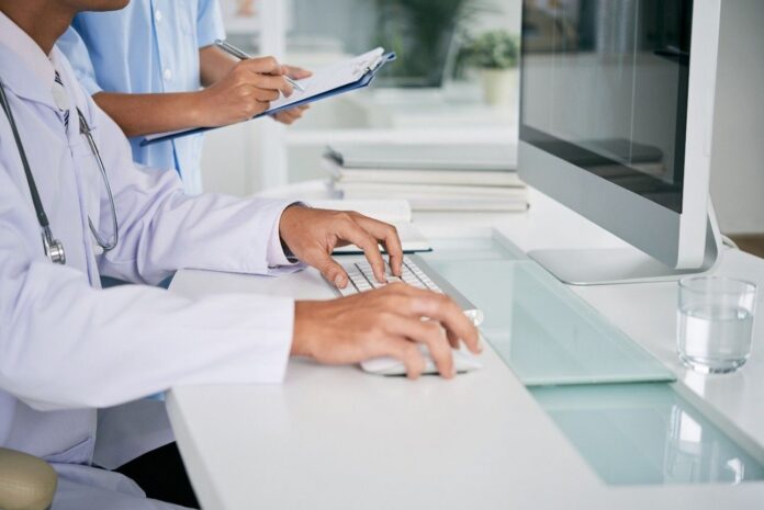 ASHO supera los 750.000 euros en adjudicaciones públicas en 2025 y refuerza su liderazgo en codificación sanitaria en España