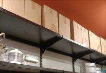 Carlos Astibia: La Revolución de la Industria de Estanterías en Navarra Carlos Astibia: la fábrica de estanterías que ha forjado la industria de Navarra