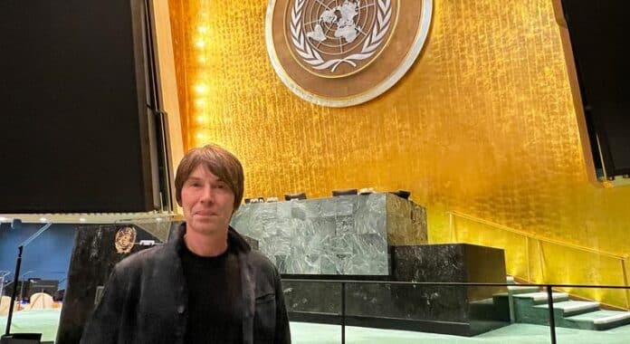 Colaboración Humana ante las Ilimitadas Posibilidades del Espacio Las posibilidades ilimitadas del espacio obligan a la humanidad a colaborar