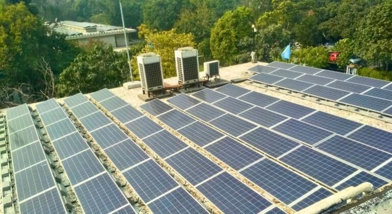 El avance de la transición a las energías renovables es muy lento