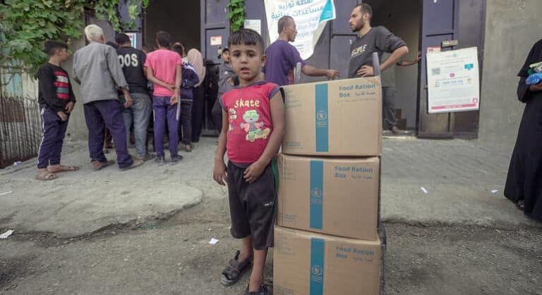 Gaza: Casi un millón de personas recibe paquetes de alimentos mientras se producen nuevos ataques israelíes