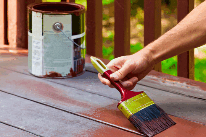 Cómo pintar un deck de madera para exteriores paso a paso