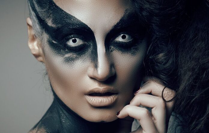 Lentes de fantasía en Halloween: los ópticos de Cione recuerdan que la salud visual no es un disfraz