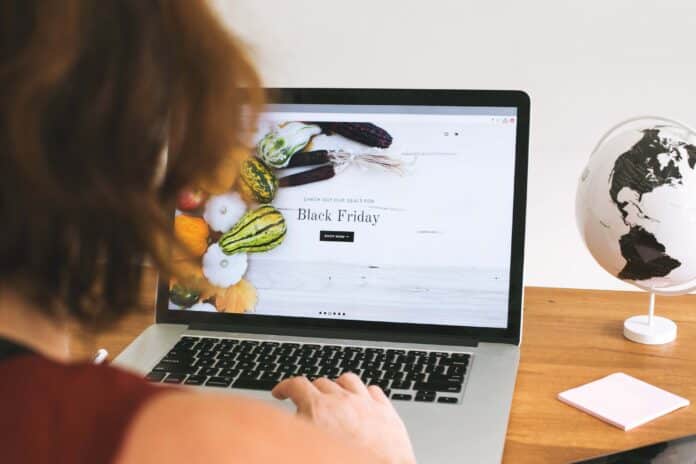 Los consumidores españoles adelantan sus compras navideñas, pero el gasto se modera
