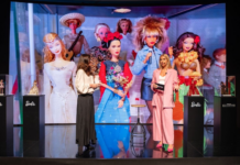 «Mattel Celebra el Coleccionismo con ‘Dolls Collector’: Un Homenaje al Arte, Diseño y Nostalgia»
(Otra opción más corta y directa: «‘Dolls Collector’ de Mattel: Arte, Diseño y Nostalgia para Coleccionistas»).
¿Te gustaría ajustar el enfoque hacia algún aspecto en particular (ej. más emotivo, más descriptivo, etc.)? Mattel celebra el coleccionismo con ‘Dolls Collector’, homenaje al arte, diseño y nostalgia