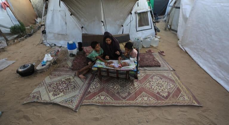 Plan de paz para Gaza, refugiados, derechos humanos en Afganistán... Las noticias del lunes