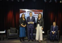 Reconocimiento a Carlos de la Higuera: Un Pionero en la Economía Social Madrileña en los XVIII Premios ASALMA 2025 Reconocimiento a Carlos de la Higuera, presidente de honor de FECOMA y alma de la economía social madrileña, en los XVIII Premios ASALMA 2025