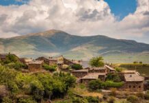 Airbnb Lanza un Paquete de Ayudas para Impulsar el Desarrollo Económico en Destinos Rurales en España Airbnb crea un paquete de ayudas para apoyar el desarrollo económico de los destinos rurales y dispersar el turismo en España