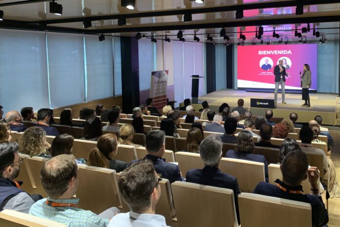 Aitana Convoca a Más de 100 Profesionales en Microsoft para Aitana reúne en Microsoft a más de 100 profesionales para debatir sobre inteligencia artificial