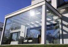 Aluvidal Impulsa Cortinas de Vidrio en Zaragoza para Un Diseño Funcional y Estético Aluvidal apuesta por las cortinas de vidrio en Zaragoza para espacios más funcionales y estéticos