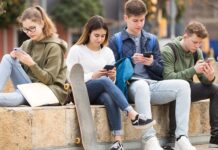 Descifrando el Slang Digital: Simp, Slay y Estar Salty en el Léxico de la Nueva Generación Simp, slay o estar salty: expresiones propias del slang digital de los menores que muchos padres desconocen