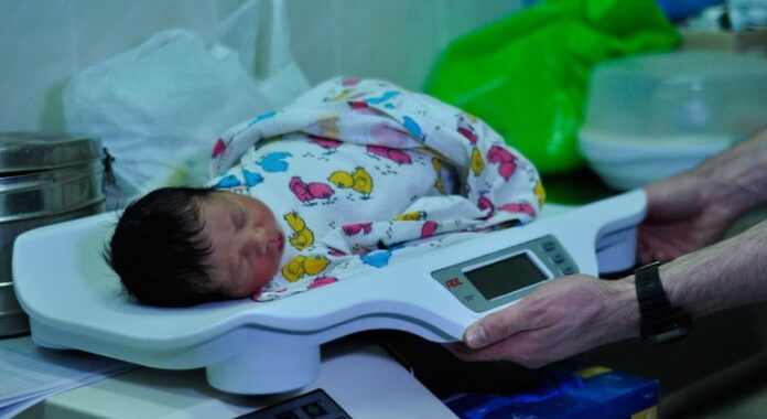 España: Expertos en derechos humanos instan al Parlamento a aprobar la ley pendiente sobre "bebés robados"