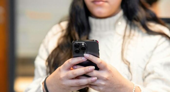 La inteligencia artificial y el anonimato alimentan el aumento de la violencia digital contra las mujeres