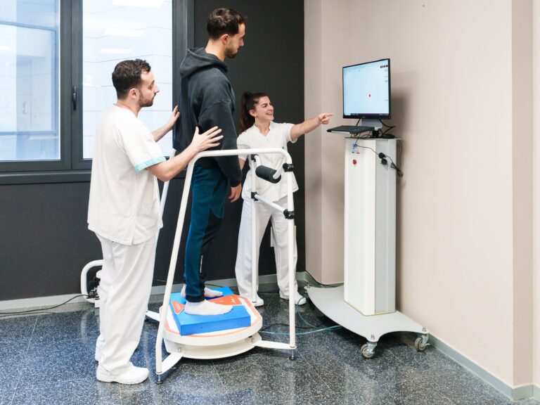 "Preservar el mayor tiempo posible la independencia y la privacidad de personas con enfermedades neuromusculares es una aportación clave de la neurorrehabilitación robótica", explica Sara García Delgado