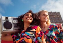 Los Españoles Nostálgicos: Un Estudio Revela que Quienes Tienen Más de 50 Años y Votan a la Derecha Un estudio de Ipsos expone que los españoles más nostálgicos tienen más de 50 años y votan a la derecha