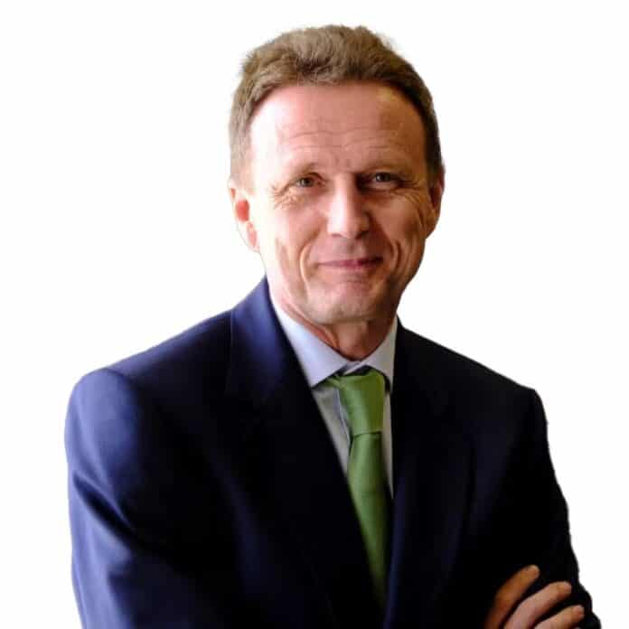 Pedro Azagra Blázquez, reconocido en los premios 'CEO del Año' por su liderazgo en Avangrid