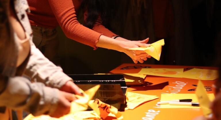 Pequeñas Alas, Gran Impacto: la exposición que invita a mirar la migración desde la bondad