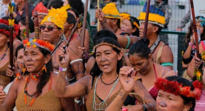 Pueblos Indígenas Exigen Mayor Participación en las Negociaciones de la Los pueblos indígenas reclaman más participación en las negociaciones de la COP30