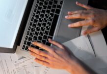 Redkom Mejora Su Servicio de Factura Electrónica para Autónomos y PYMES Frente a la Digitalización Obligatoria Redkom refuerza su servicio de factura electrónica para autónomos y pymes ante el avance de la digitalización obligatoria