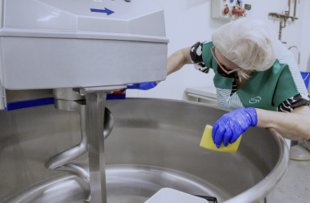 Tot-Net Fortalece la Seguridad Alimentaria con Servicios de Limpieza Especializados Tot-Net refuerza la seguridad alimentaria con servicios especializados de limpieza en el sector del cacao y la chocolatería