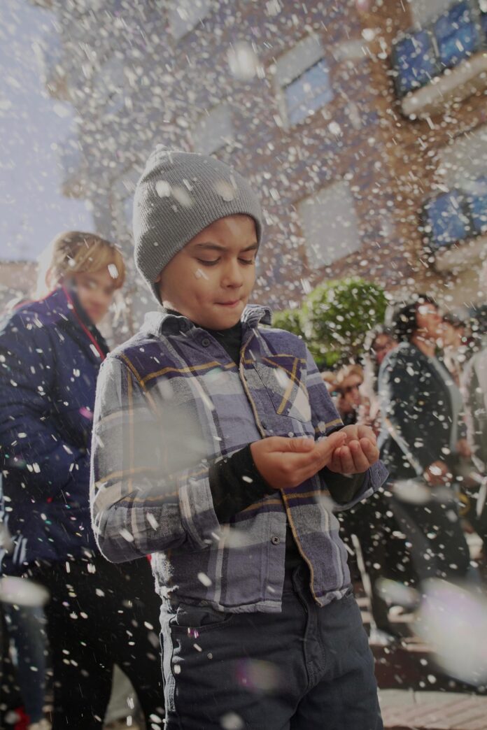 Turrones Picó cumple el sueño de un niño de siete años: que nieve en Murcia
