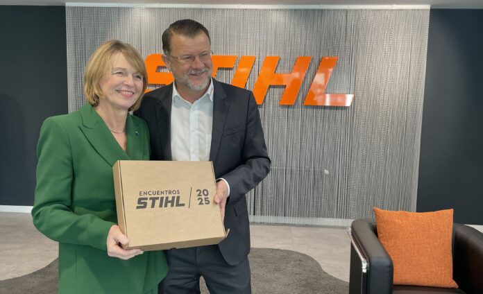 Visita de Elke Büdenbender, Primera Dama Alemana, a STIHL España STIHL España recibe la visita de Elke Büdenbender, primera dama alemana
