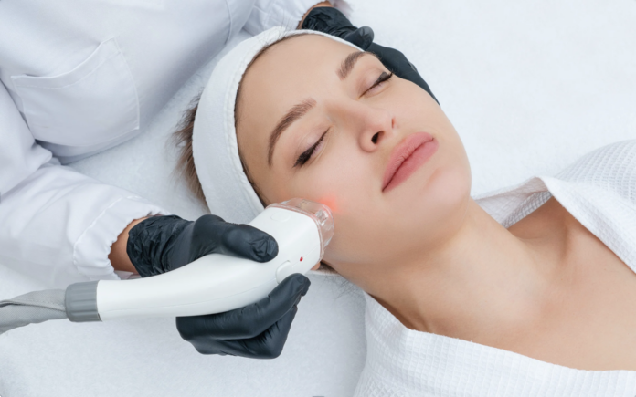 Avances en Láser Dermatológico: Tratamientos Preciso y Seguro para Cicatrices Dra. Ana Melero, jefa de la Unidad de Medicina Estética y Láser de Policlínica Gipuzkoa: "El láser dermatológico actual nos permite tratar cicatrices y manchas de forma más precisa, segura y con una recuperación más rápida"