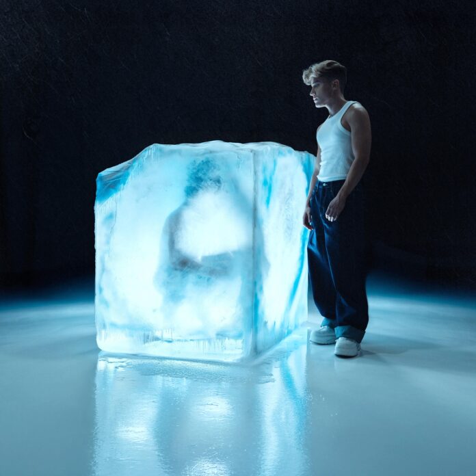 Carlos Marco Regresa como Solista con 'Superficial' Carlos Marco regresa como solista con 'SUPERFICIAL'