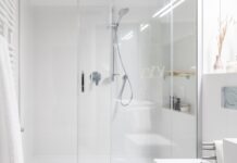 Construyendo un Espacio Moderno: Ideas de Decoración para Duchas con Mamparas, Platos y Accesorios Decoración de ducha