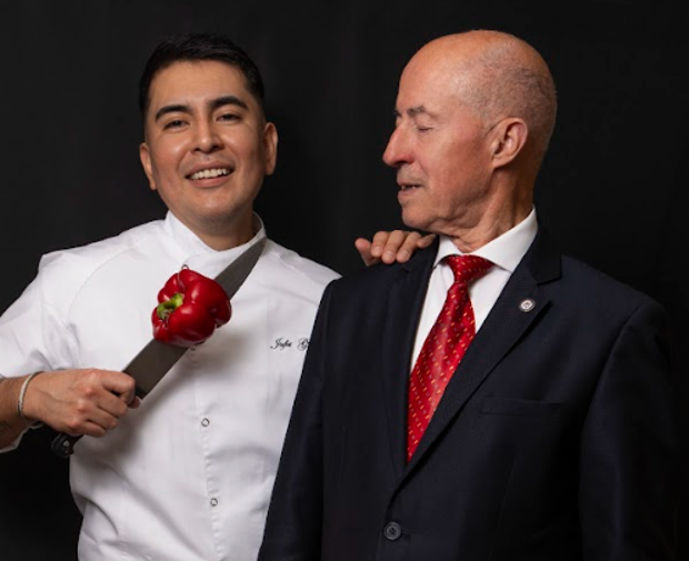 De Camarero a Profesor Universitario: La Historia de Inti de De camarero al aula universitaria: el caso Inti de Oro