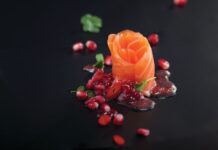 De la Delicadeza del Salmón Ahumado al el Esplendor del Cangrejo Real: Noruega Ilumina las Mesas Navideñas Del salmón ahumado al imponente "cangrejo real": Noruega brilla en las mesas por Navidad