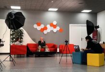 Decibelios: Voces Reales que Resuenan en España Decibelios, el primer podcast de audición en España que pone voz a historias reales