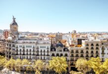 El Crecimiento del Off Market: Satisfaciendo la Demanda de Grandes Activos El 'Off Market' consolida su crecimiento, aprovechando la demanda de grandes activos