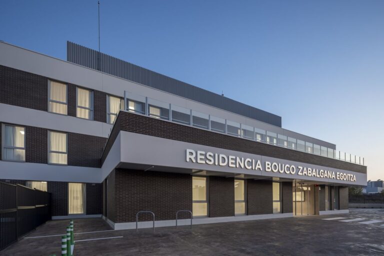 emeis inaugura su nueva residencia Bouco Vitoria Zabalgana