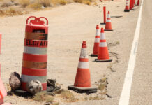 Identificación de Lectores Automáticos de Matrículas en la Frontera entre EE. UU. y México An ALPR in a traffic barrel by the road