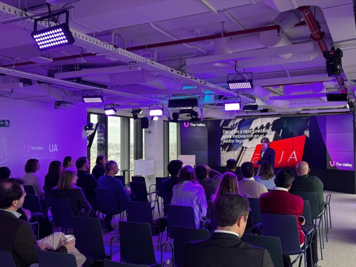 La Abogacía en una Nueva Era: Cómo LegalTech y LegalOps La abogacía entra en una nueva era en la que LegalTech y LegalOps redefinen los procesos y la toma de decisiones