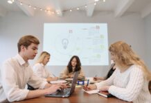 Más de la Mitad de los Jóvenes Considera Cambiar de Empleo en los Próximos Meses Casi 6 de cada 10 jóvenes piensan en buscar un nuevo empleo en los próximos meses