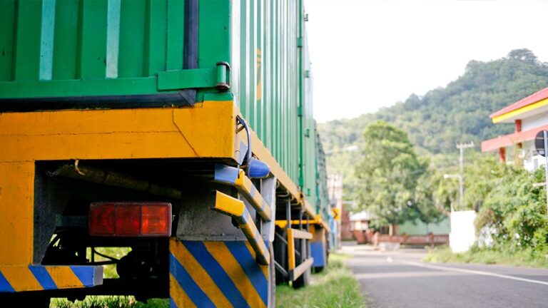 Seguros Pueyo destaca la importancia de contratar un Seguro de Transporte de Mercancías para garantizar la seguridad de los envíos